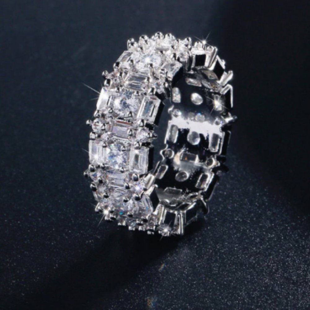Luxurious Fashion Ring, Size 8, NWT